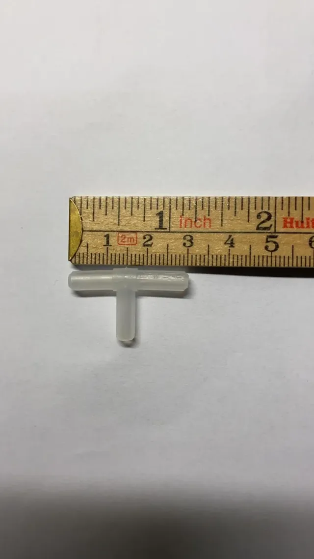 Näsets Ciklidhobby T-koppling 4 mm syreslang plast
